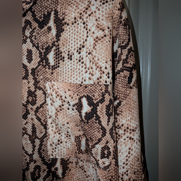 NWOT-Boohoo long sleeve collard shirt - Picture 3 of 4